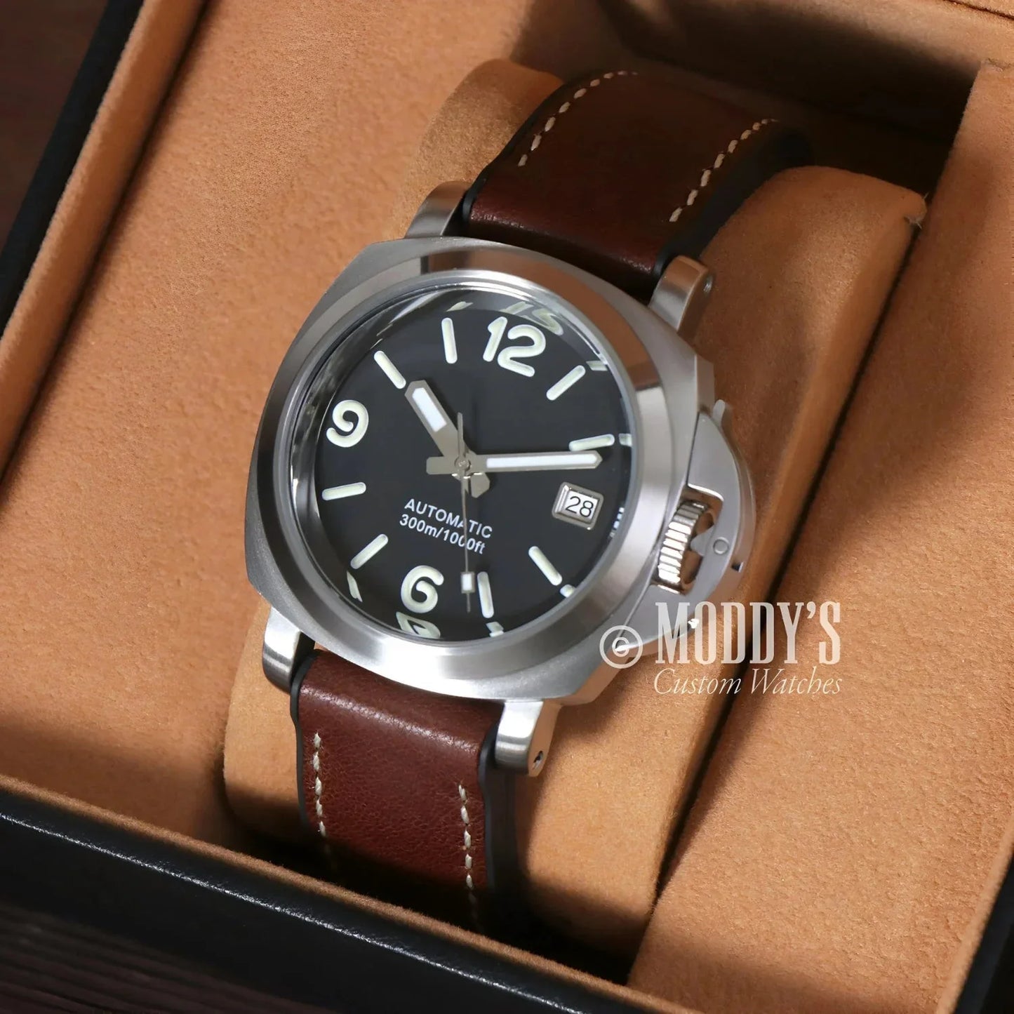 Paneiko | Brown Leather