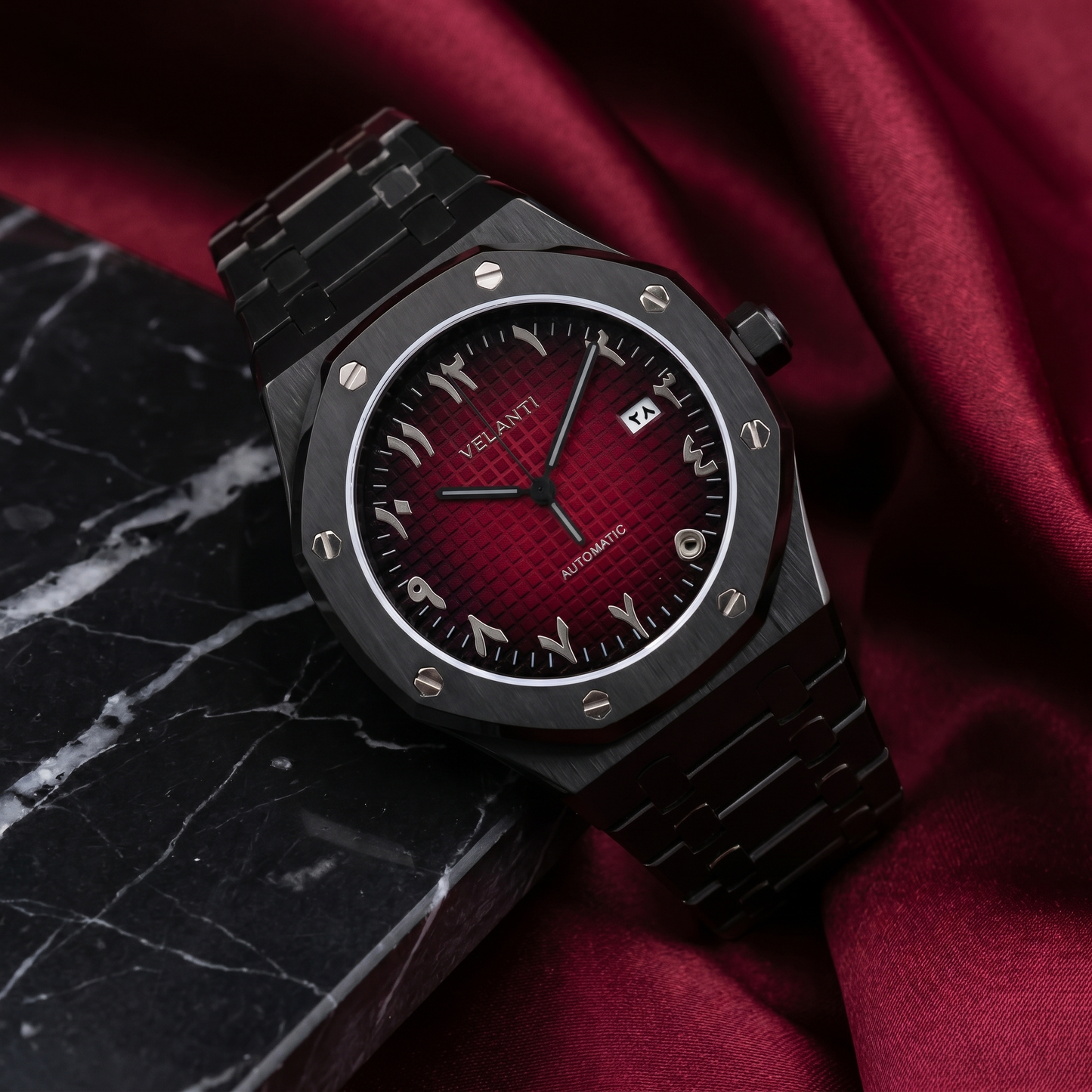 Royal Oak-style custom automatic watch, Velanti Milano Royal Veloak Arabic Black Red, bracelet detail photo