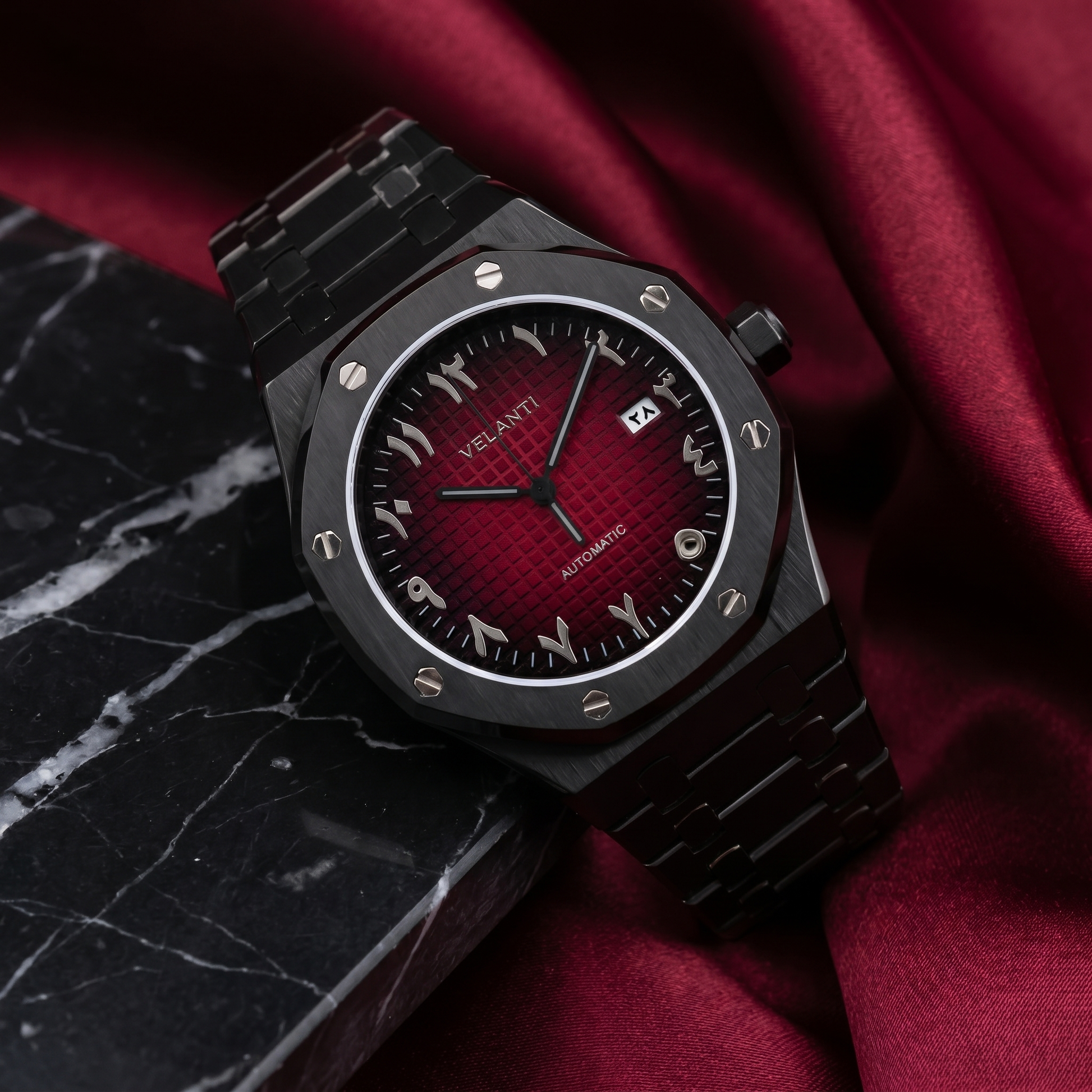 Royal Oak-style custom automatic watch, Velanti Milano Royal Veloak Arabic Black Red, bracelet detail photo