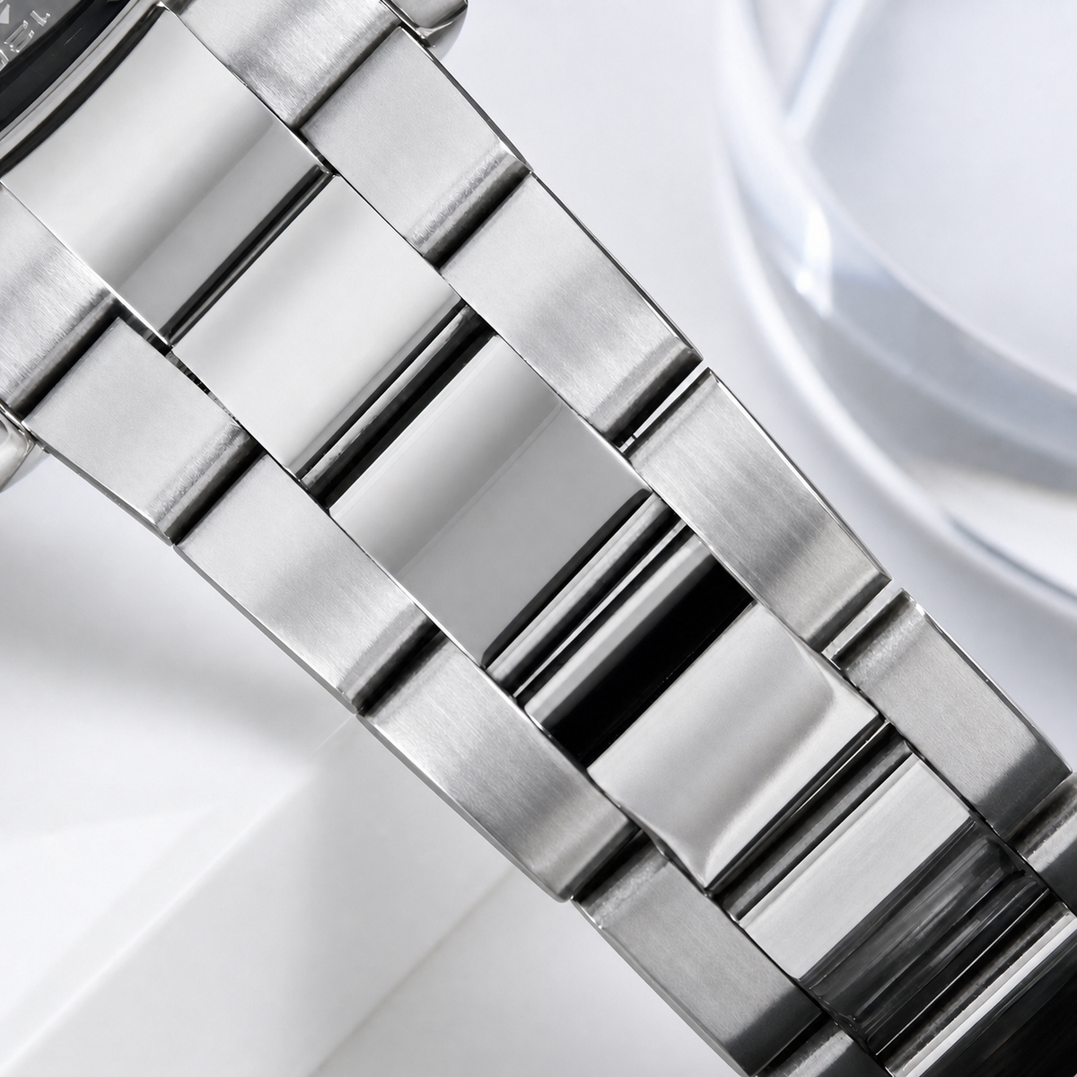 Velanti Milano Veltona Panda watch, brushed and polished bracelet detail
