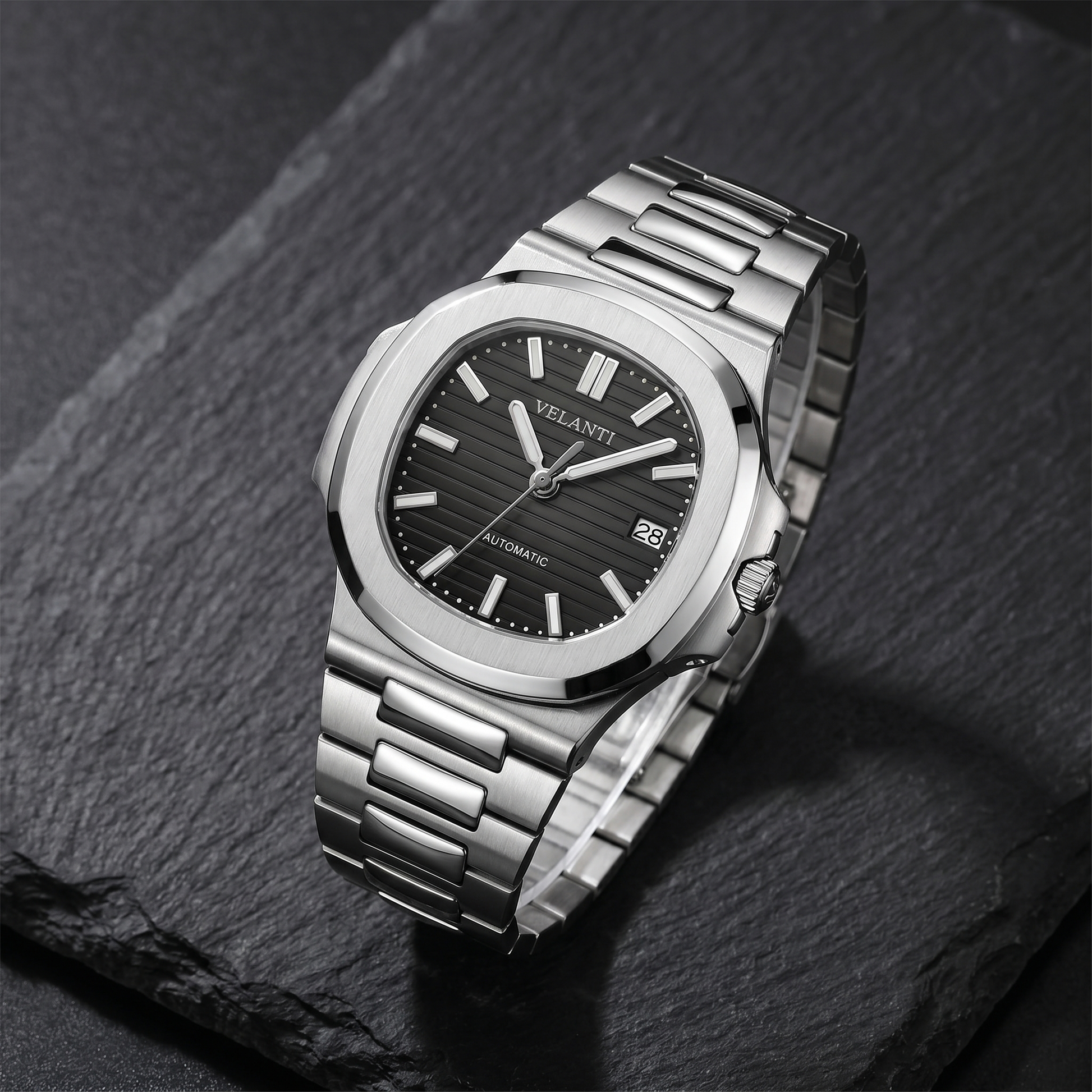 Nautilus-style custom automatic watch, Velanti Milano Nautvel Black, bracelet detail photo