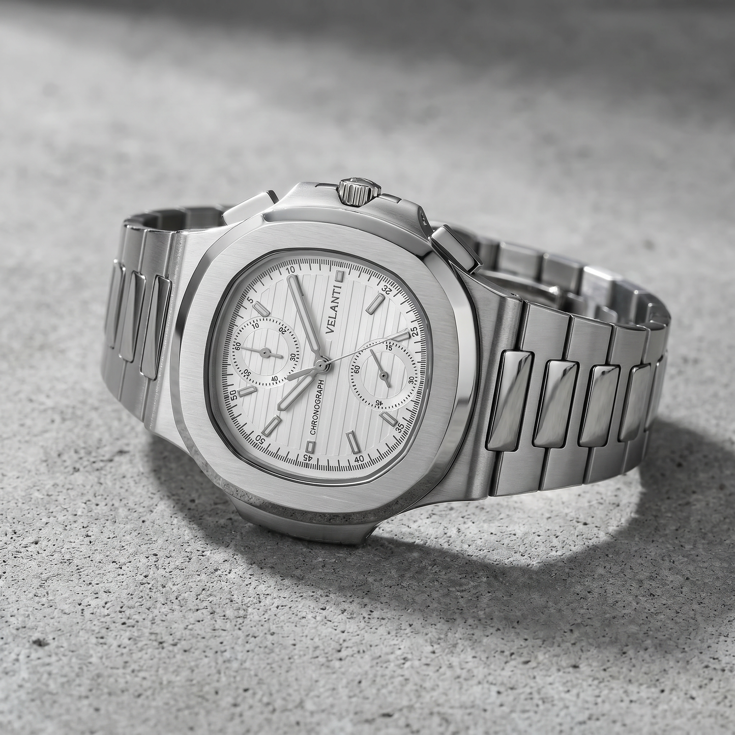 Nautilus-style custom chronograph watch, Velanti Milano Nautvel Chrono White, bracelet detail photo