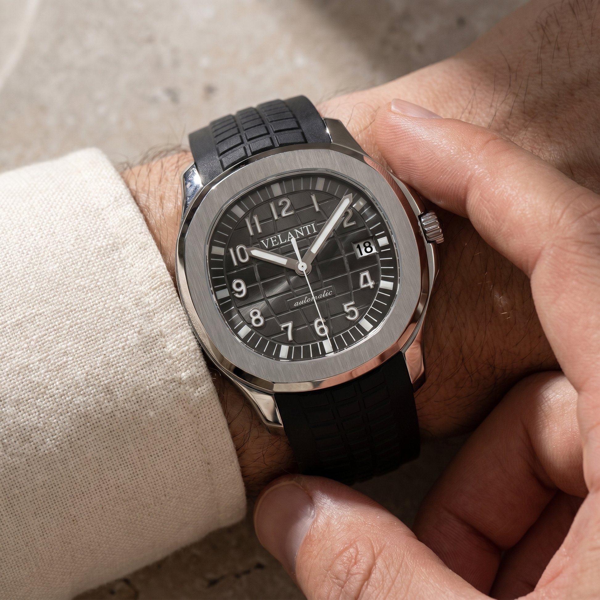 Aquanaut-style custom automatic watch, Velanti Milano Velnaut Silver, watch detail photo 5